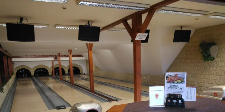 Dvě hodiny bowlingu včetně zapůjčení bot až pro osm osob