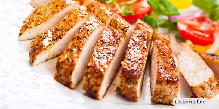600g masový talíř s kuřecím a vepřovým steakem včetně příloh