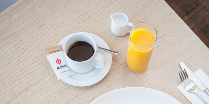 Anglická snídaně v Café Oblaca a vstup do observatoře na Žižkovské věži