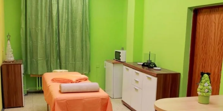 Dopřejte si reflexní masáž zad s bahenním zábalem z Mrtvého moře