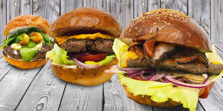 Naducané burgery z Tom's Burger včetně hranolků, salátu Coleslaw a piva