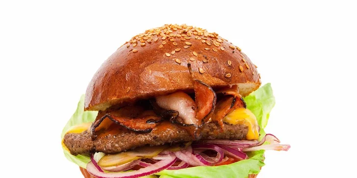 Naducané burgery z Tom's Burger včetně hranolků, salátu Coleslaw a piva
