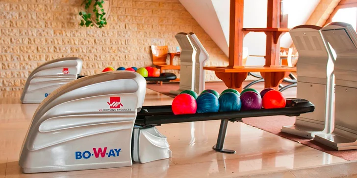 Dvě hodiny bowlingu včetně zapůjčení bot až pro osm osob