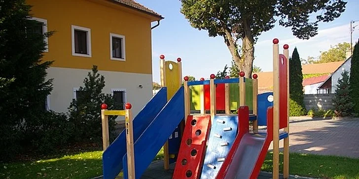 3 dny v Lednici ve znamení vína: Večeře podávané v unikátním sklípku