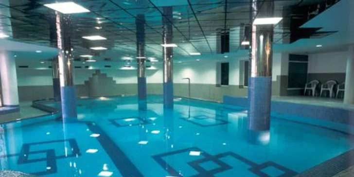 2890 Kč za aktivní dovolenou PRO DVA ve Sport-V-Hotelu v Hrotovicích na Vysočině! Tenis, bowling, squash i hotelový bazén se slevou 50 %.
