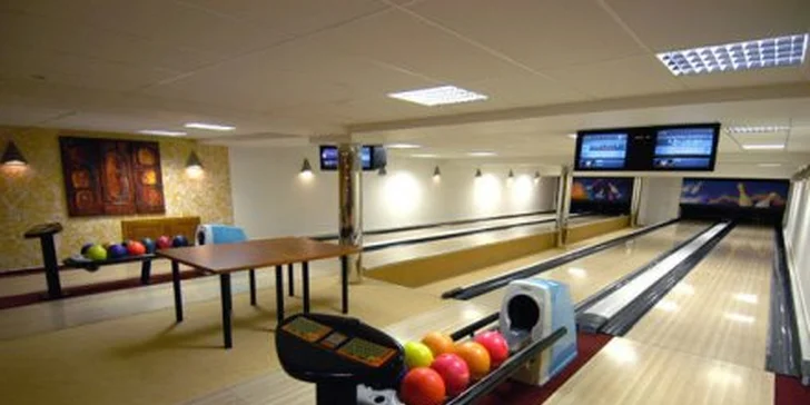 2890 Kč za aktivní dovolenou PRO DVA ve Sport-V-Hotelu v Hrotovicích na Vysočině! Tenis, bowling, squash i hotelový bazén se slevou 50 %.