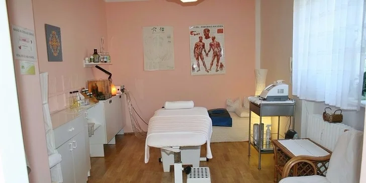 Nožky jako v bavlnce: Profesionální mokrá pedikúra vč. peelingu a lakování
