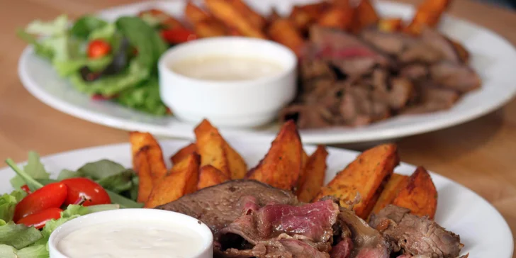 Dva 150gramové hovězí roastbeefy s opékanými brambory