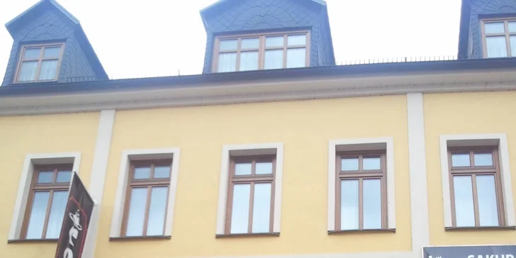 Třídenní pobyt pro dva se snídaní v centru Karlových Varů