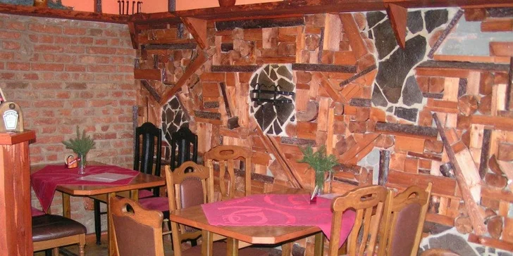 Naložte si kilo nebo kilo a půl kuřecích křídel s pikantní omáčkou