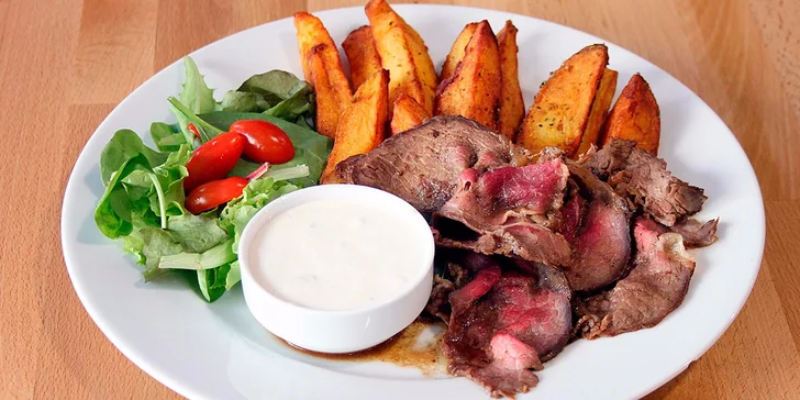 Dva 150gramové hovězí roastbeefy s opékanými brambory