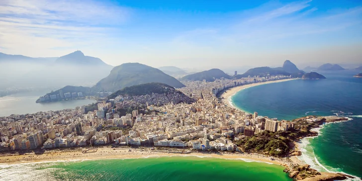 Výhľad na pláže Copacabana a Ipanema