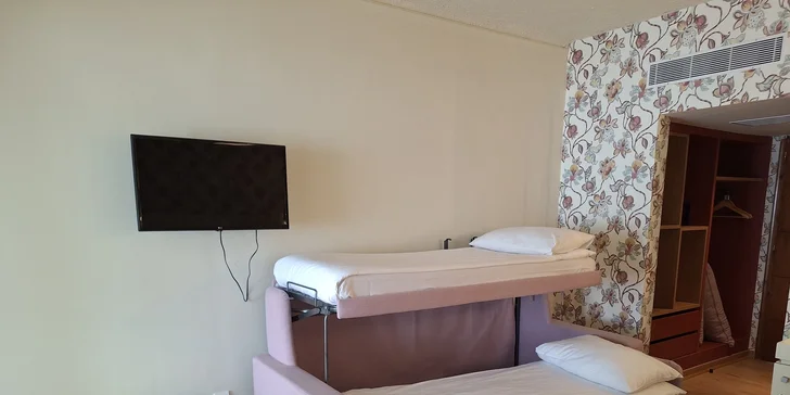 Samozřejmostí je TV, klimatizace, Wi-Fi připojení i rychlovarná konvice.