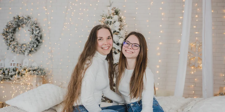 Vyberte si z několika různých fotoscén, za příplatek je možné navštívit i šatnu s oblečením pro ženy a holčičky. 