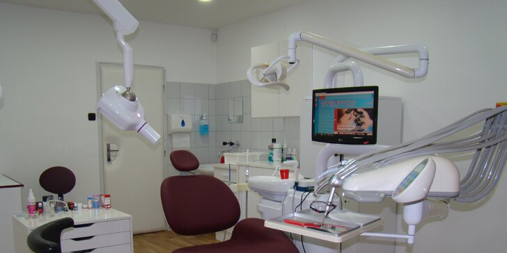 Zářivý úsměv: Kompletní dentální hygiena vč. air flow a leštění zubů