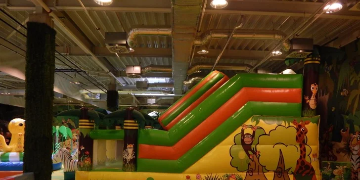 Dovádění ve Funparku Žirafa Kladno: vstupy pro 2 děti za cenu jednoho