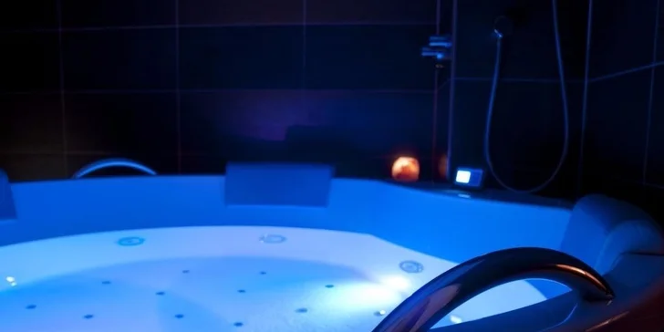 90 minut relaxace a romantiky v bublinkách Amorovy vířivky pro dva