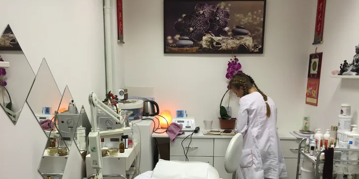 Mikrojehličková radiofrekvence obličeje s aplikací kolagenu
