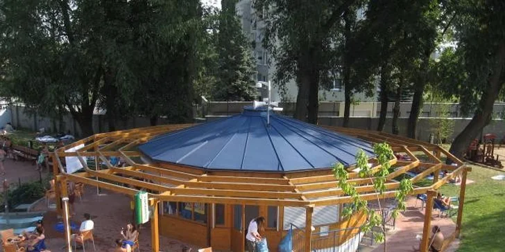 Celodenní dovádění ve venkovním aquaparku Koupelky pro rodiny i jednotlivce