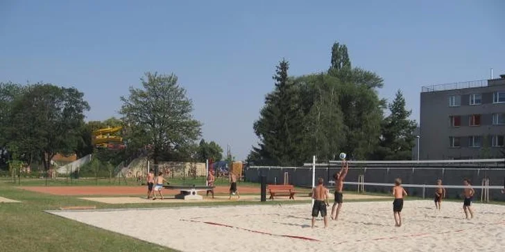 Celodenní dovádění ve venkovním aquaparku Koupelky pro rodiny i jednotlivce