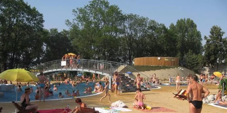 Celodenní dovádění ve venkovním aquaparku Koupelky pro rodiny i jednotlivce
