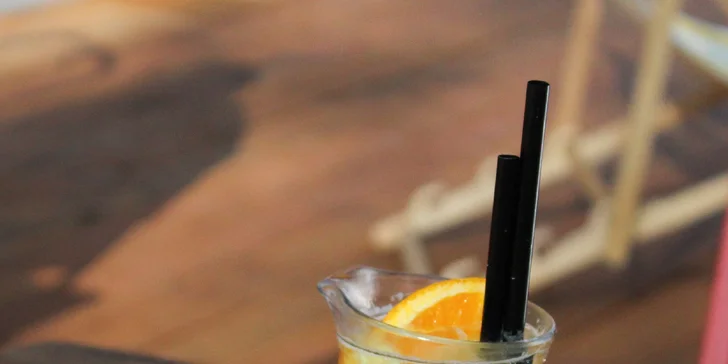 Posezení nad kávou či čajem, případně s osvěžující limonádou pro 2 osoby