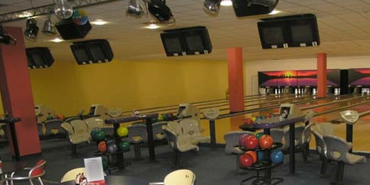 Tahle zábava má koule: 2 hodiny bowlingu na profi dráhách až pro 8 hráčů