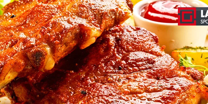 1 kg uzených grilovaných žeber na medu