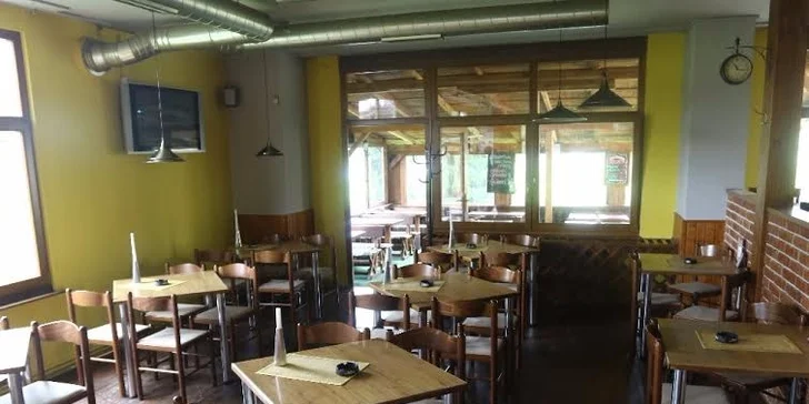 Steakové prkno s přílohami a zeleninou – pro dva i pro partu