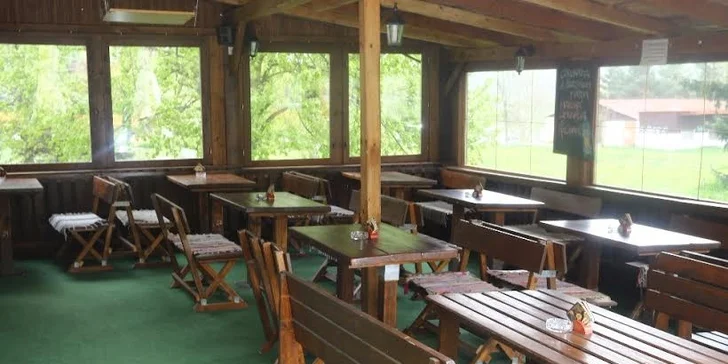 Steakové prkno s přílohami a zeleninou – pro dva i pro partu