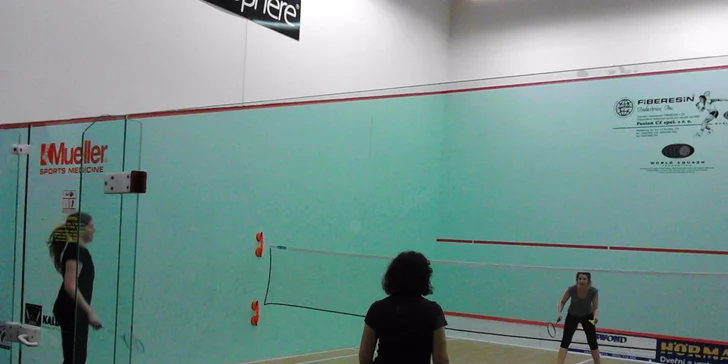 Hodina badmintonu nebo squashe ve Squashpointu