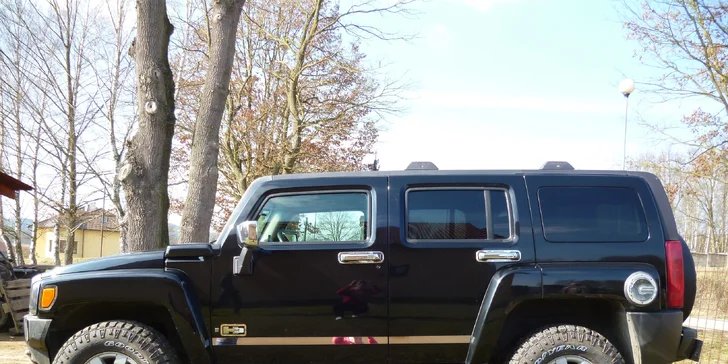 Za volantem Hummeru H3 – adrenalinová jízda divokým terénem