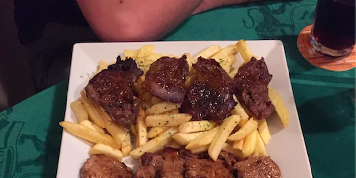 Ulovte 600gramovou nálož grilovaných dobrot U Bizona