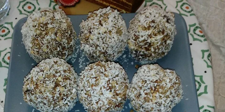 Zdravé mlsání: Raw brusinkové koule a dortíky k vyzvednutí