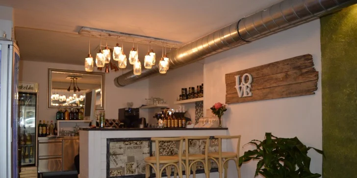 Cokoliv ze snídaňového menu + espresso nebo čaj dle výběru