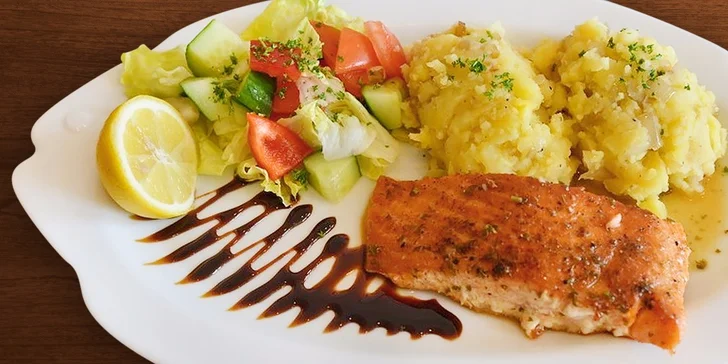 Losos a polévka pro 1 či 2 osoby v elegantní restauraci u Karlova mostu