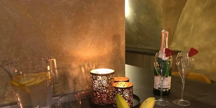 Pri romantickom súkromnom vstupe bude pre vás nachystaná aj misa čerstvého ovocia a fľaša sektu.