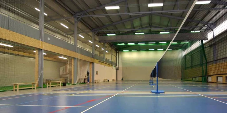 Protáhněte tělo při badmintonu – hodinový pronájem kurtu v Třešňovce