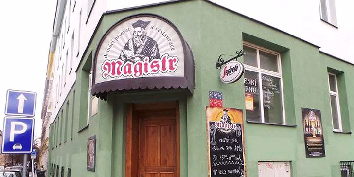 Pikantní burger nebo cheeseburger s hranolky
