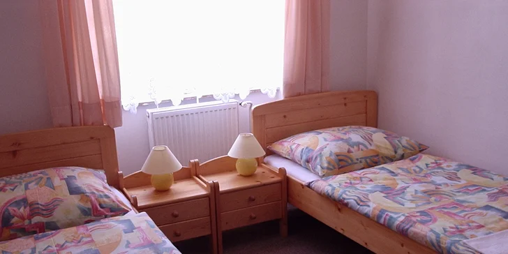 Jarní romantika v Podyjí: pobyt a polopenze pro 2 pod vranovským zámkem