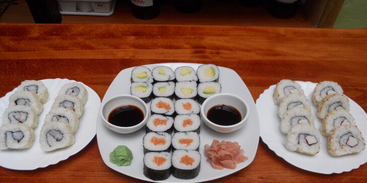 Kacumo set: 32 kousků sushi s sebou včetně omáčky, zázvoru a hůlek