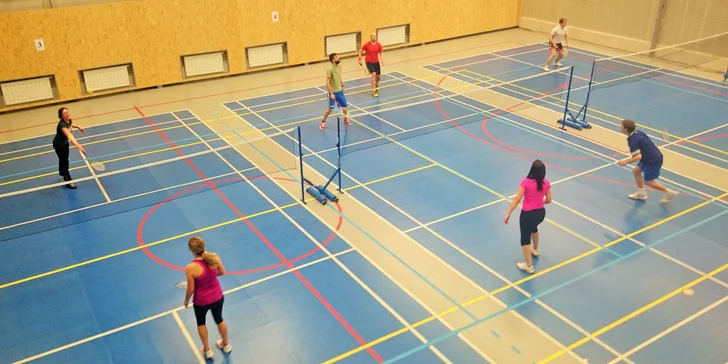 Protáhněte tělo při badmintonu – hodinový pronájem kurtu v Třešňovce