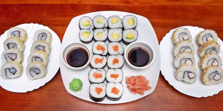 Kacumo set: 32 kousků sushi s sebou včetně sójovky, zázvoru a hůlek