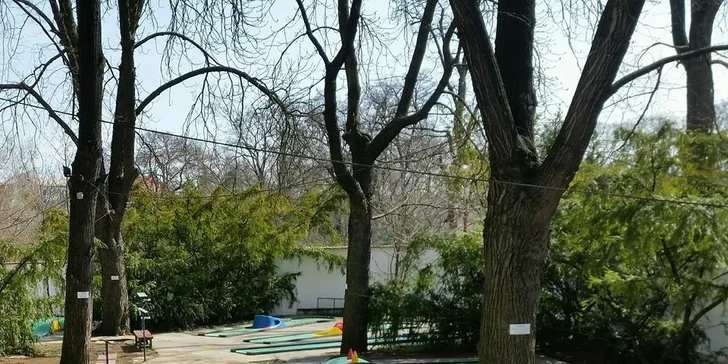 Minigolf v centru Brna – vstup pro dítě, dospělého nebo rodinu