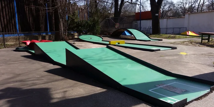 Minigolf v centru Brna – vstup pro dítě, dospělého nebo rodinu