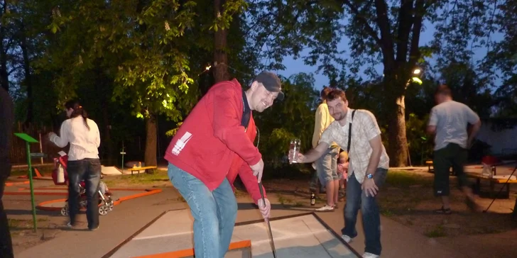 Minigolf v centru Brna – vstup pro dítě, dospělého nebo rodinu