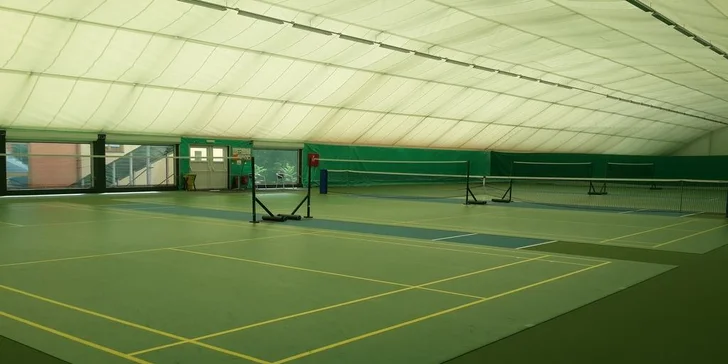 Prenajať si môžete aj tenisové alebo bedmintonové kurty.