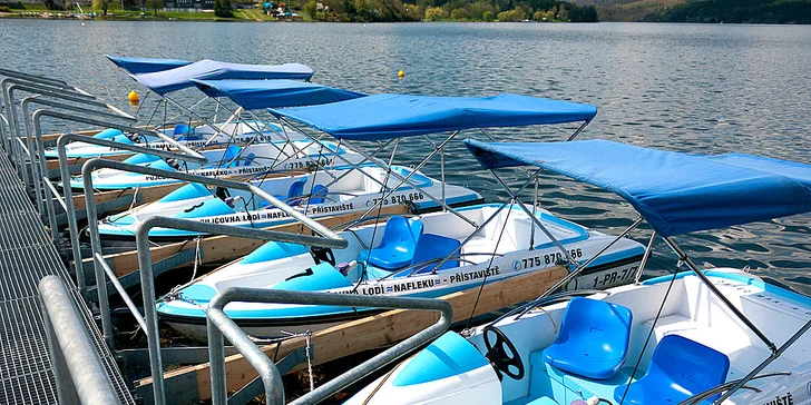 Sleva 33 % na půjčení elektro lodičky na brněnské přehradě