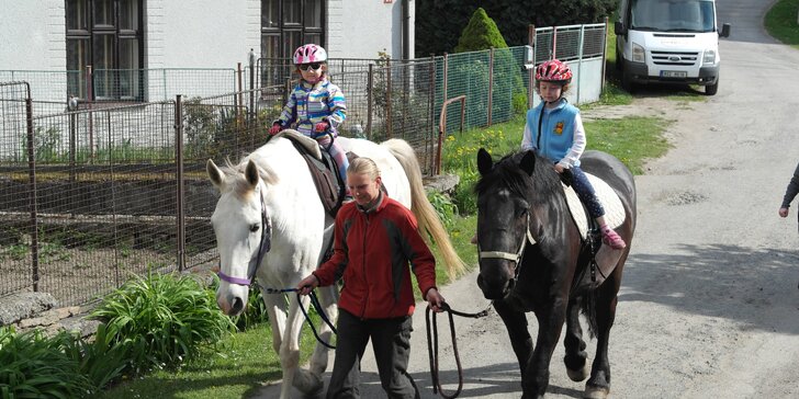 Svět ze sedla: projížďka v přírodě na koni pro děti i dospělé