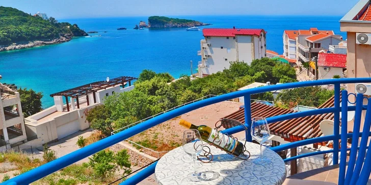 Dovolená u moře v Černé Hoře: letecky z Brna s light all inclusive